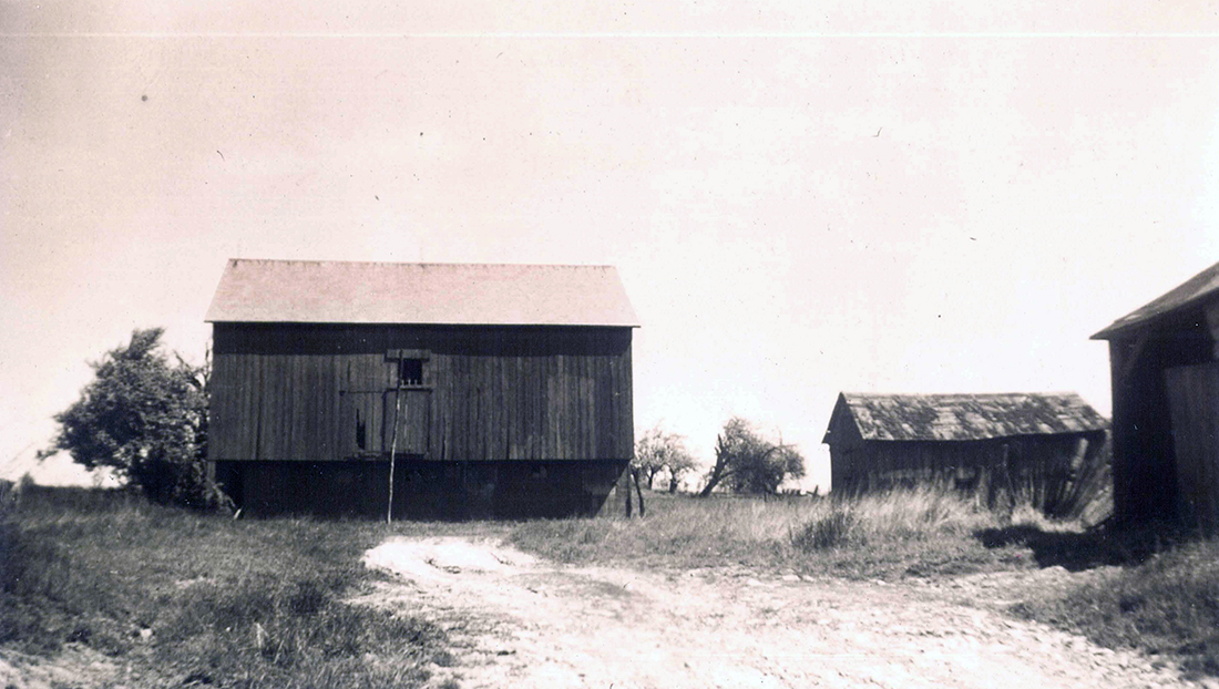 1943 Bank Barn Barensfeld